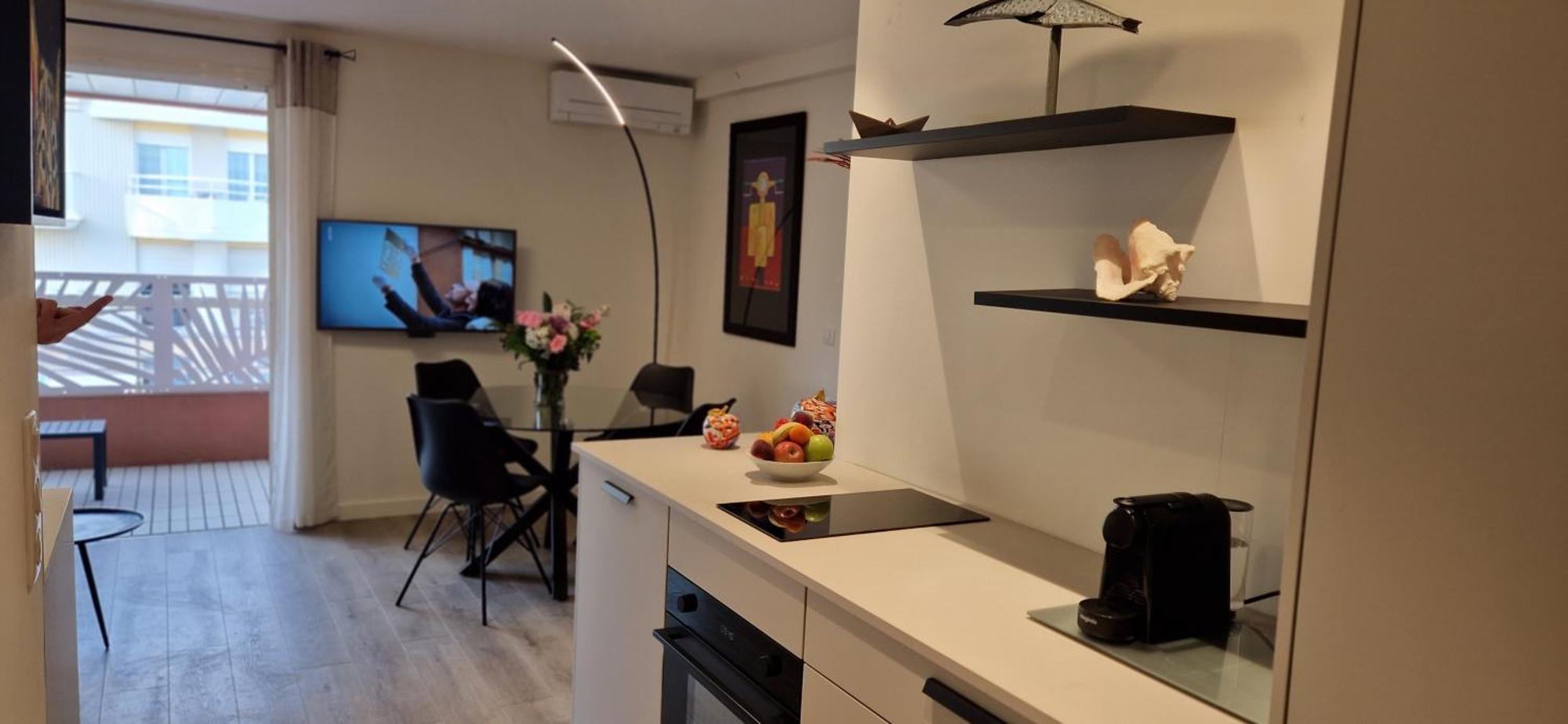 Apartment Juan 4 Prs, Clim, 300m Plage, Piscine, Parking